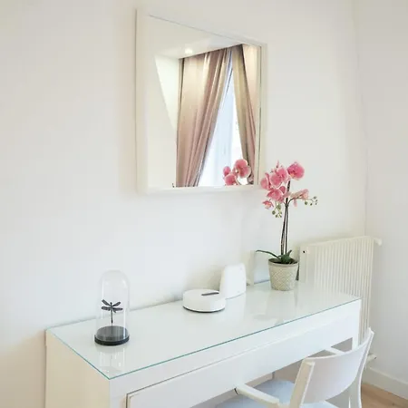 Parisien Face Metro Pigalle - 9 - 2p * Paris