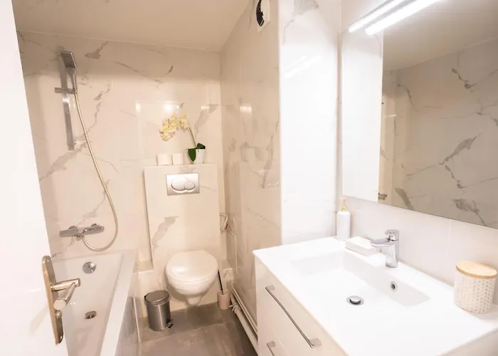 Parisien Face Metro Pigalle - 9 - 2p Lägenhet *