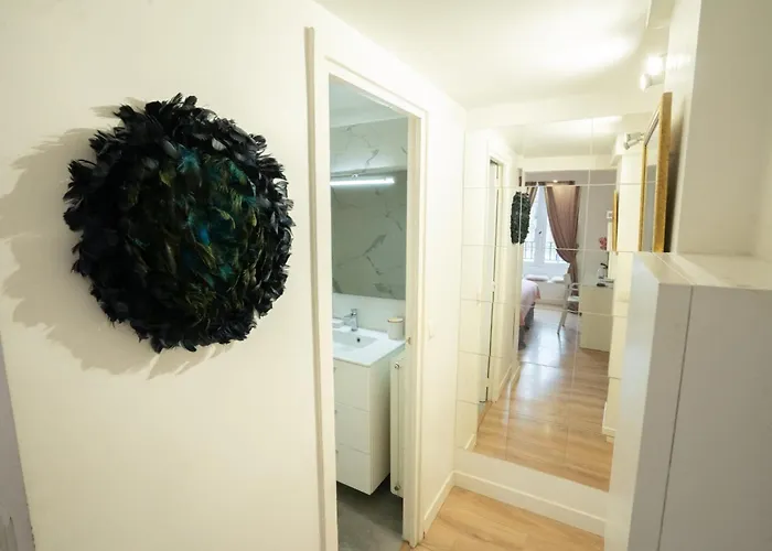 Parisien Face Metro Pigalle - 9 - 2p Lägenhet *