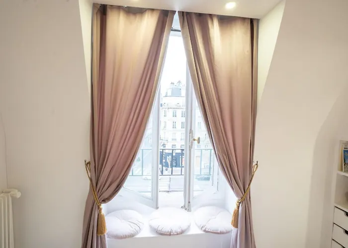 Parisien Face Metro Pigalle - 9 - 2p Apartment