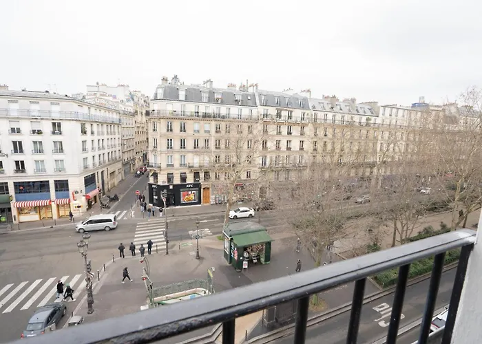 Parisien Face Metro Pigalle - 9 - 2p Lejlighed *